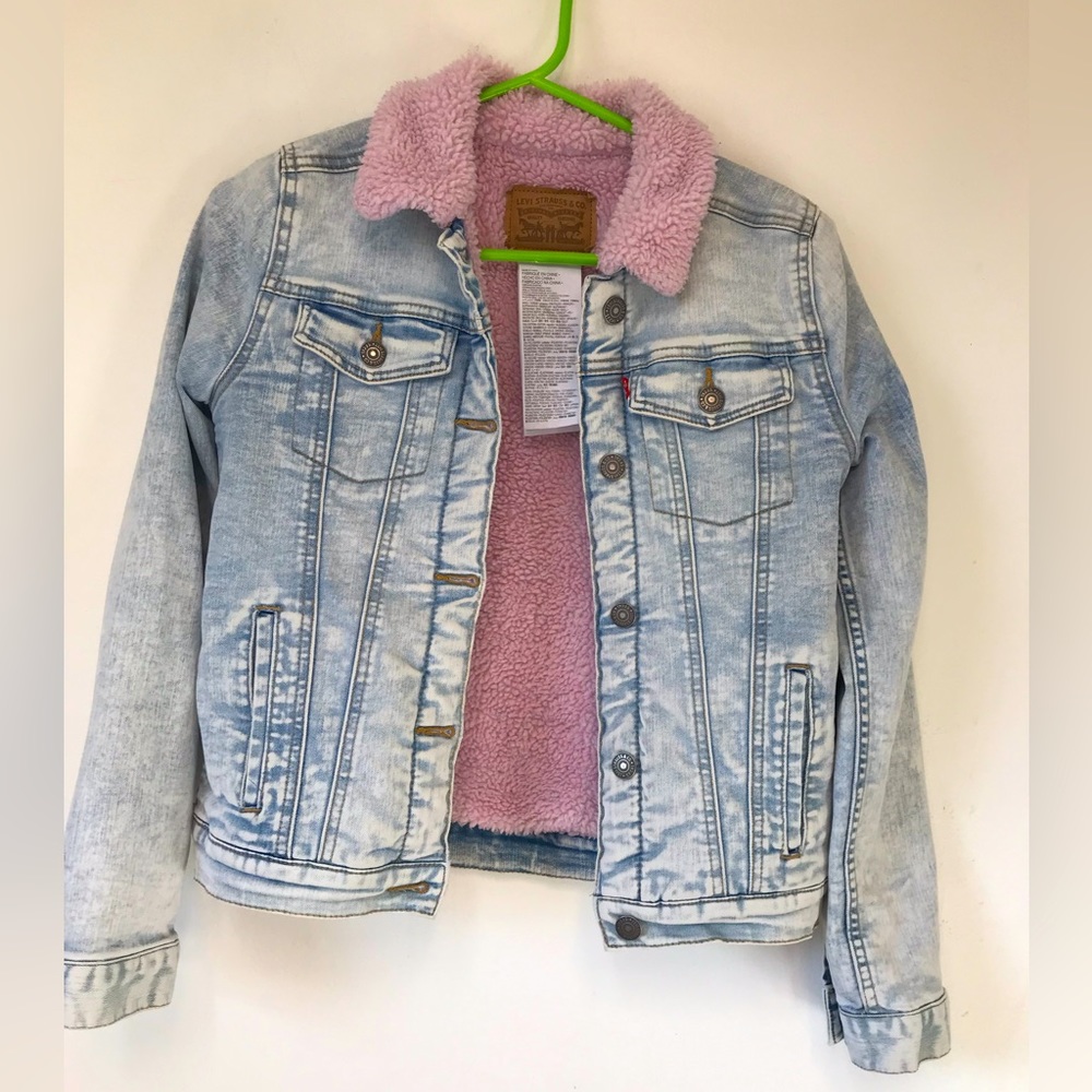 Levi’s fully lined jean jacket